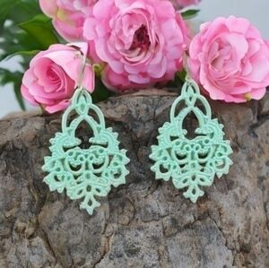 MODCLOTH MOROCCAN LIGHTWEIGHT CHANDELIER EARRINGS